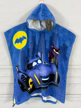 Kids poncho Batman v car