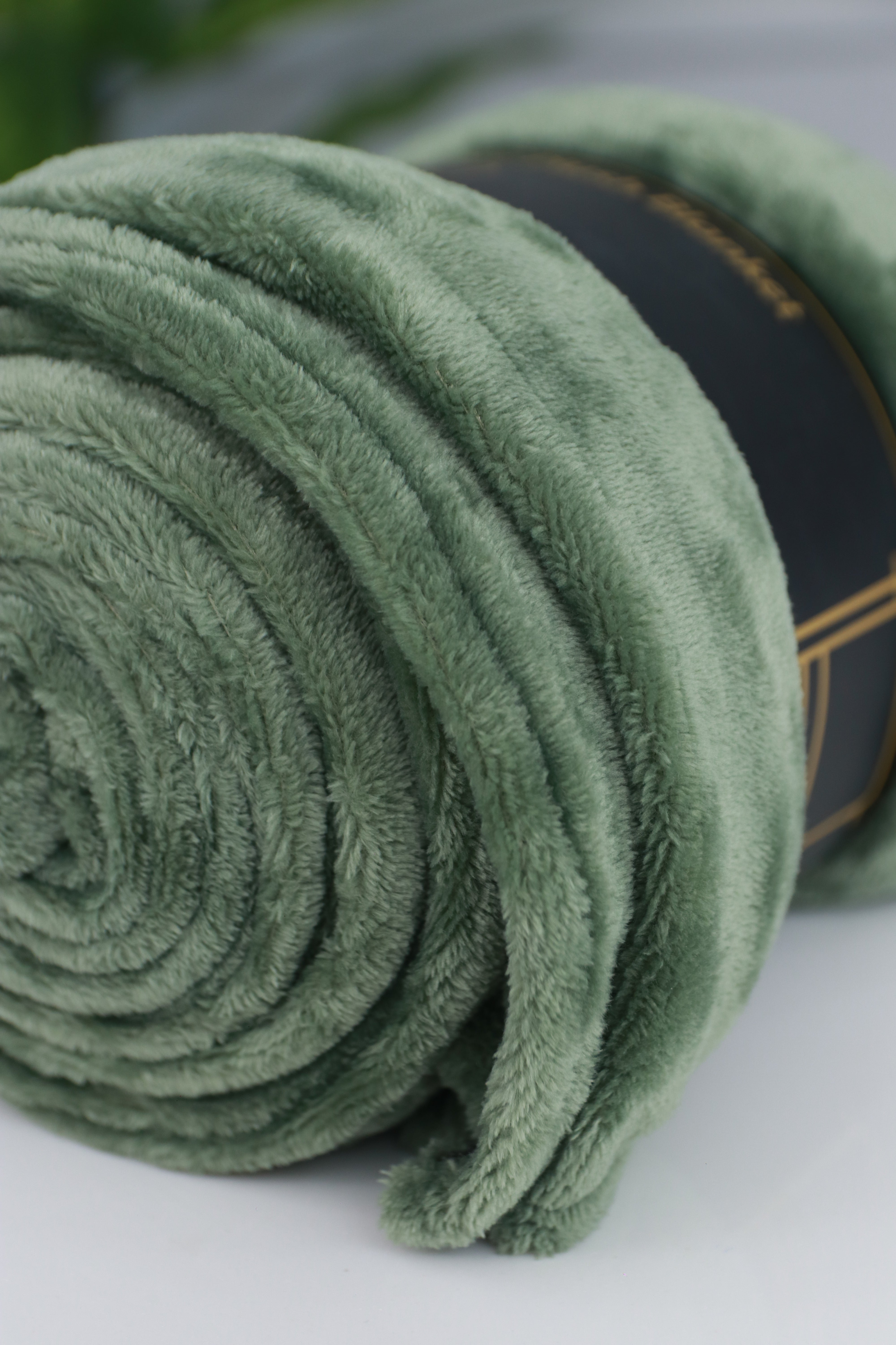 Summer Plush Blanket Olive