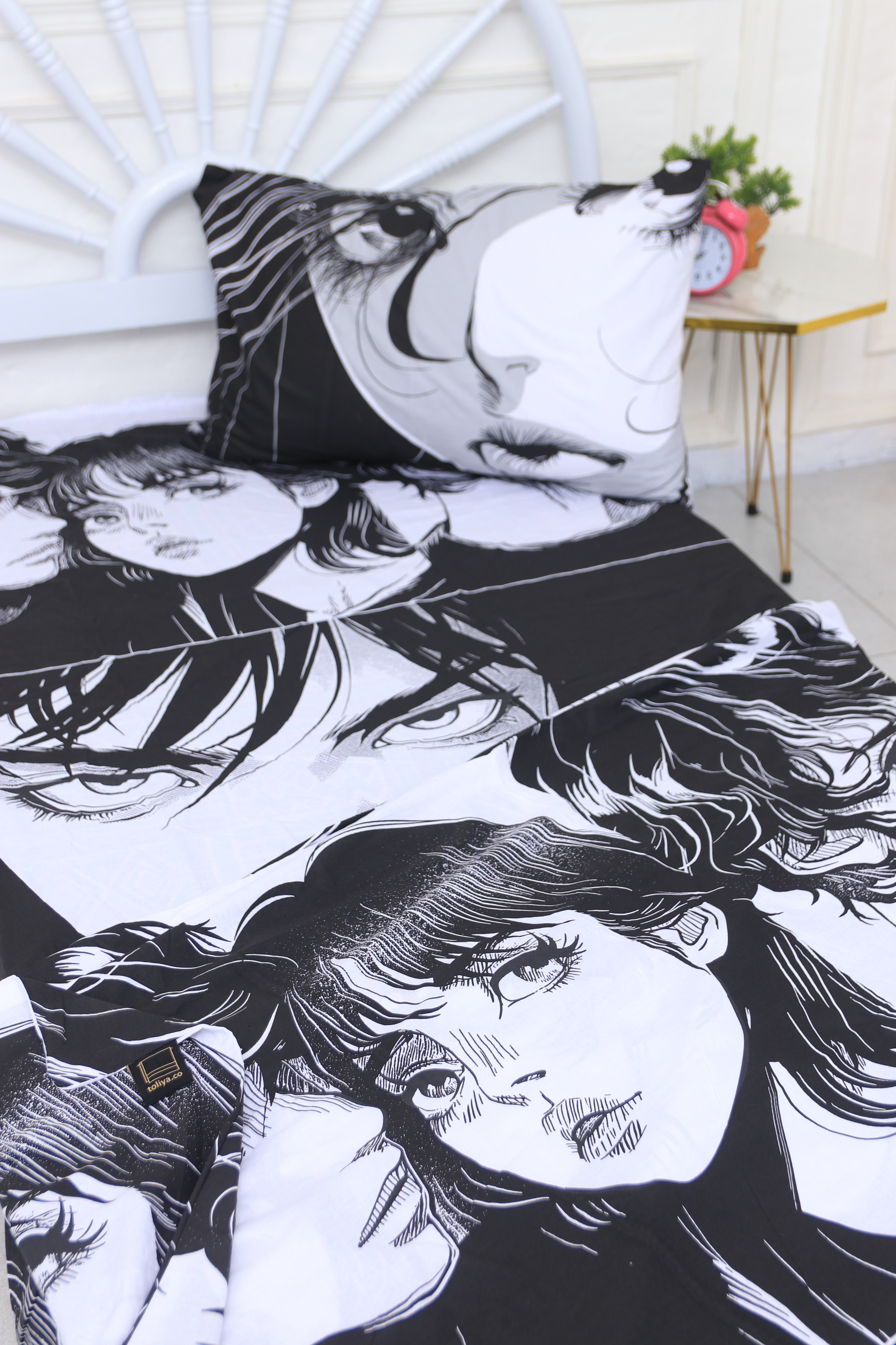 Kids Duvet Set with Flat Sheet with Pillow Cover Comic Girl