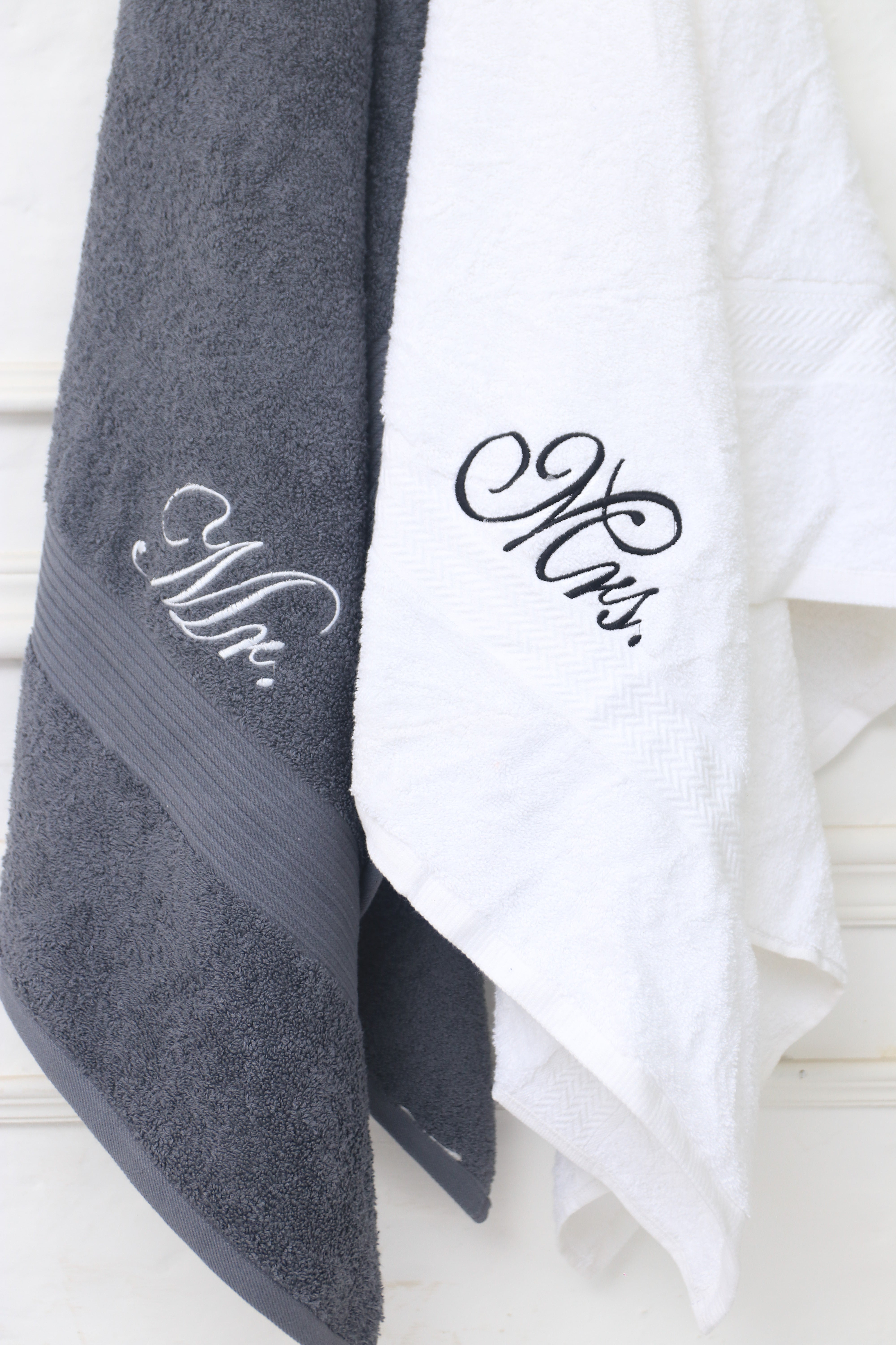Mr & Mrs Towel Set (Pack Of 2)