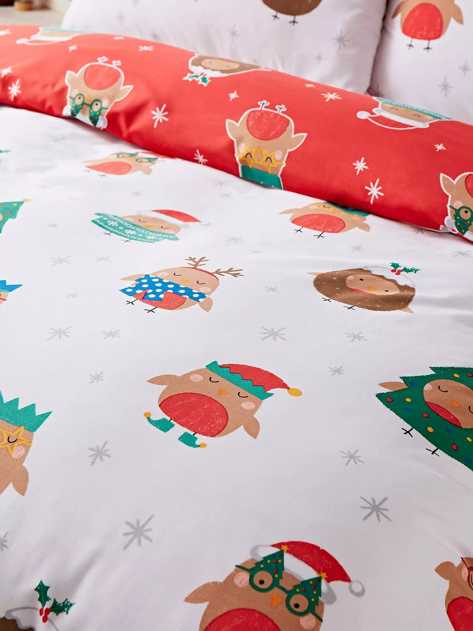 Christmas Party Robins Duvet Set- Single - WhiteRed