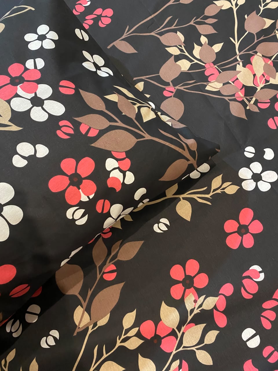 Scarlet Bloom Bed Sheet Set