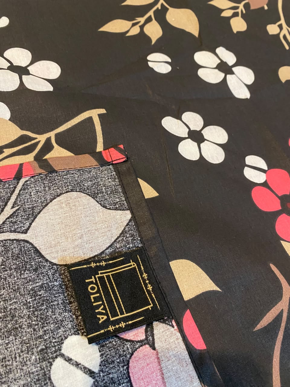 Scarlet Bloom Bed Sheet Set