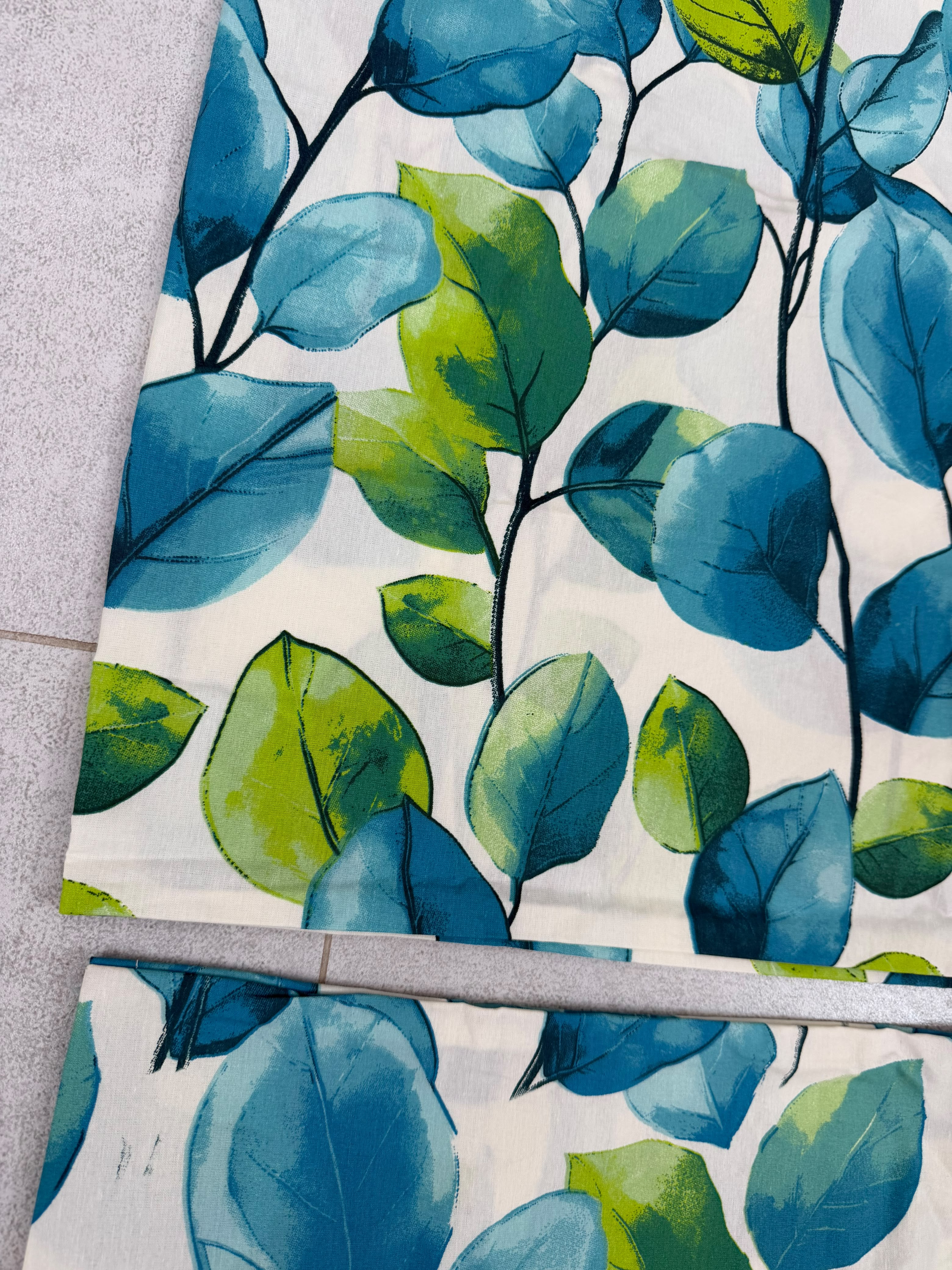 Aqua Leaf Bloom Pillow Set