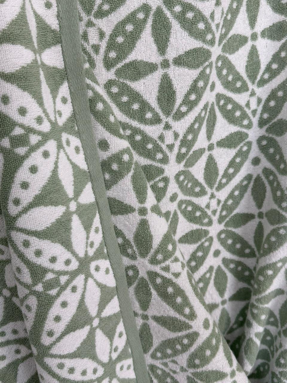 Modern Leaf Print Bath Towel